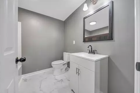 Bath - 2214 Brookside Ln SE, Roanoke, VA 24014 photo 1 of 1