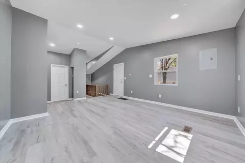 Living - 2214 Brookside Ln SE, Roanoke, VA 24014 photo 5 of 5