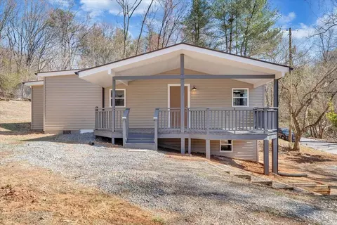 Exterior - 2214 Brookside Ln SE, Roanoke, VA 24014 photo 11 of 17