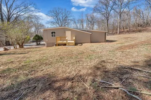 Exterior - 2214 Brookside Ln SE, Roanoke, VA 24014 photo 10 of 17