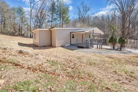 Exterior - 2214 Brookside Ln SE, Roanoke, VA 24014 photo 13 of 17