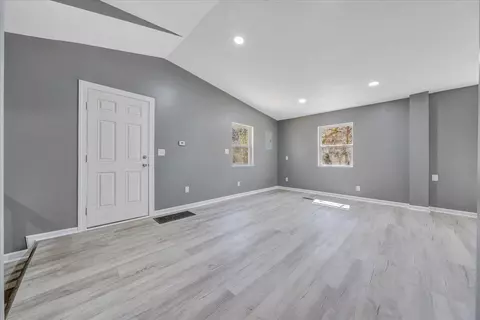 Living - 2214 Brookside Ln SE, Roanoke, VA 24014 photo 3 of 5