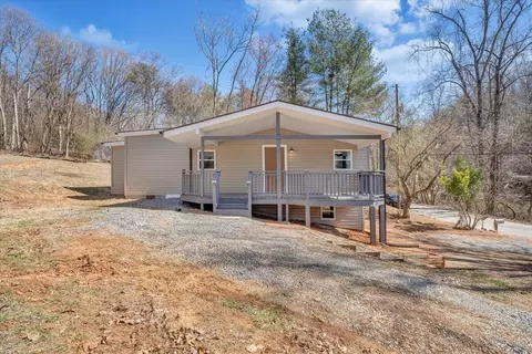 Exterior - 2214 Brookside Ln SE, Roanoke, VA 24014 photo 12 of 17