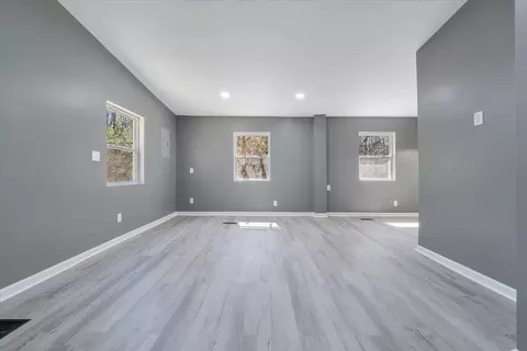 Living - 2214 Brookside Ln SE, Roanoke, VA 24014 photo 2 of 5