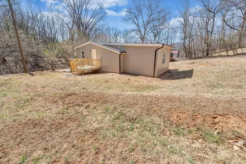 Exterior - 2214 Brookside Ln SE, Roanoke, VA 24014 photo 8 of 17