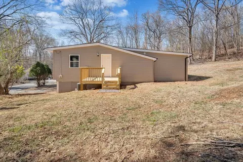 Exterior - 2214 Brookside Ln SE, Roanoke, VA 24014 photo 9 of 17