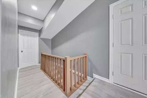 Entry Way - 2214 Brookside Ln SE, Roanoke, VA 24014 photo 2 of 3