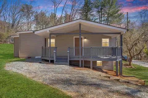 2214 Brookside Ln SE, Roanoke, VA 24014