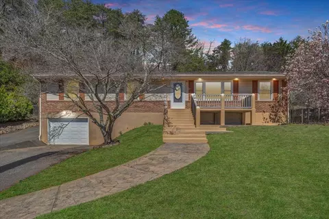 6224 Merriman Rd, Roanoke, VA 24018