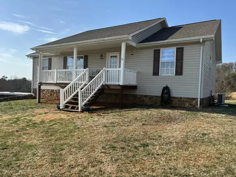200 Estate Dr, Glade Hill, VA 24092