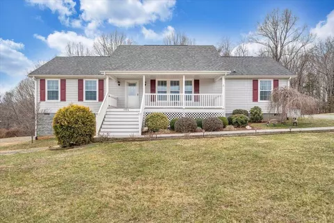 1086 Blackwater Hills Dr, Glade Hill, VA 24092