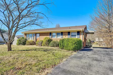 616 Two Tree Ln NE, Roanoke, VA 24019