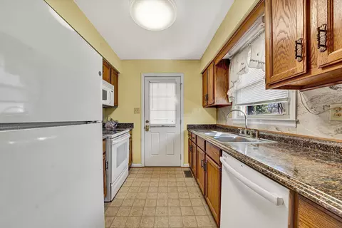 Kitchen - 616 Two Tree Ln NE, Roanoke, VA 24019 photo 1 of 2