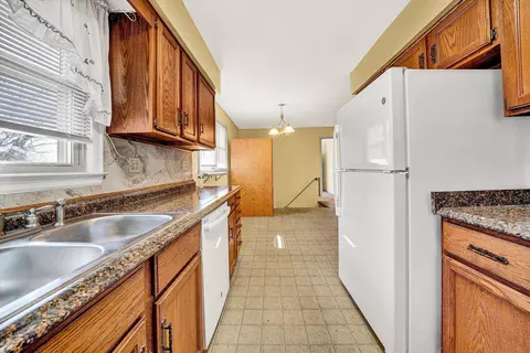 Kitchen - 616 Two Tree Ln NE, Roanoke, VA 24019 photo 2 of 2