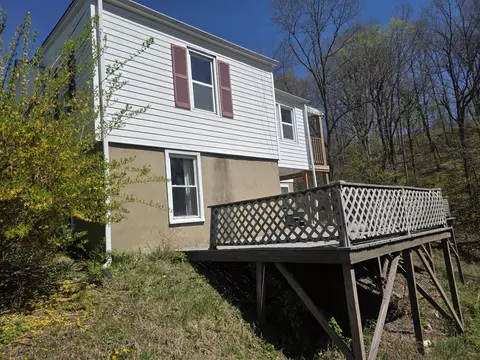 631 E Kline St, Covington, VA 24426 photo 4