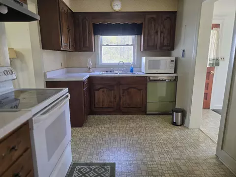 631 E Kline St, Covington, VA 24426 photo 8