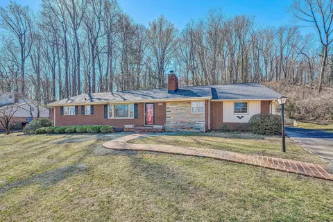 5254 Roselawn Rd, Roanoke, VA 24018