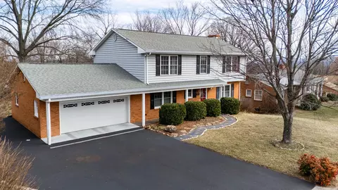 5823 Bighorn Dr, Roanoke, VA 24018