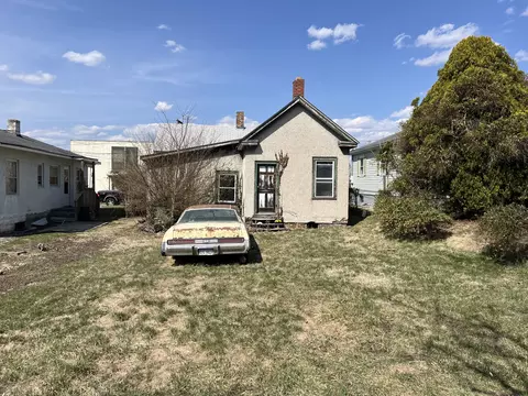Exterior - 321 E Pine St, Covington, VA 24426 photo 2 of 2