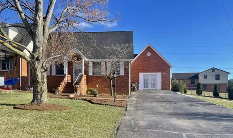15 Scattergood Dr NE, Christiansburg, VA 24073