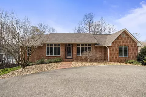 203 Channelview Dr, Moneta, VA 24121