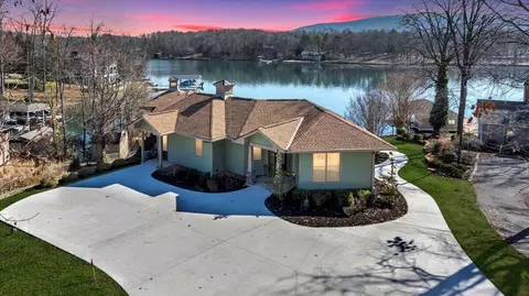 216 Lee Dr, Huddleston, VA 24104