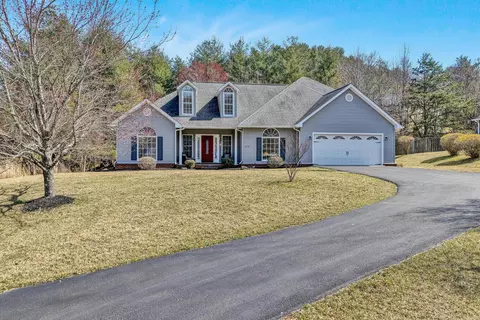 5618 Spring Meadow Dr, Roanoke, VA 24018