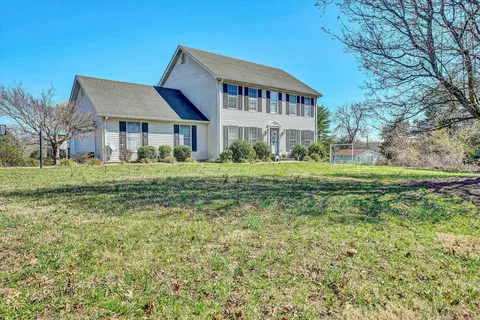 60 Leaning Oak Rd, Boones Mill, VA 24065