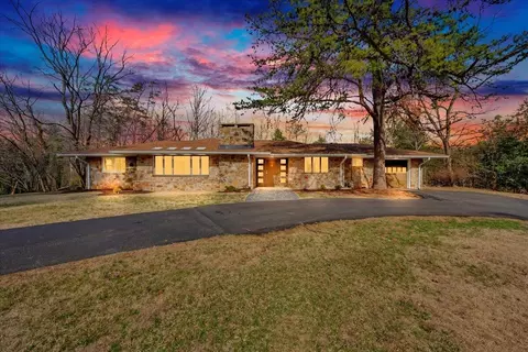 2104 Deyerle Rd SW, Roanoke, VA 24018