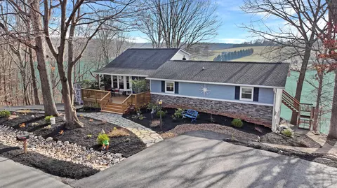 675 Long Island Dr, Moneta, VA 24121