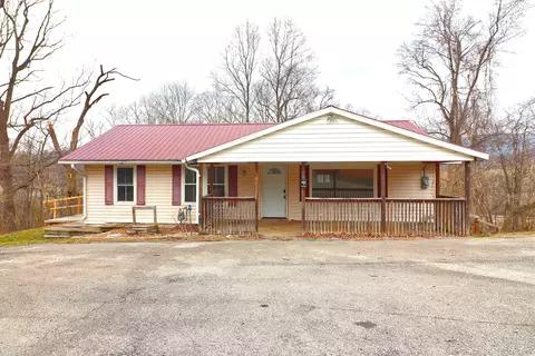 715 N Giles St, Pearisburg, VA 24134