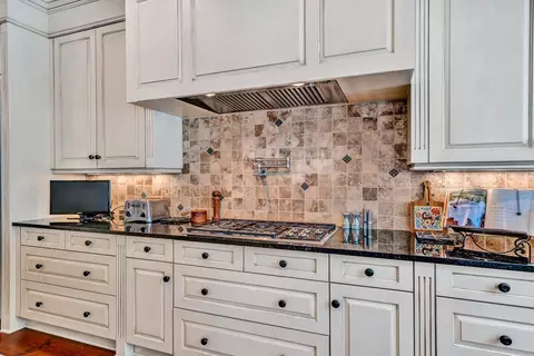 Kitchen - 405 Island View Dr, Penhook, VA 24137 photo 4 of 5