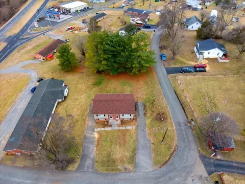 View/Area - 4394 Novell Loop, Dublin, VA 24084 photo 4 of 6