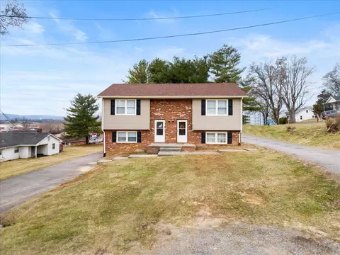 Exterior - 4394 Novell Loop, Dublin, VA 24084 photo 3 of 7