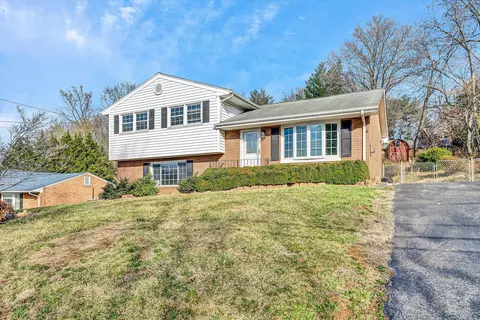 823 Clearwater Ave, Roanoke, VA 24019