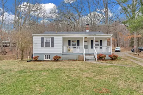 4439 Yellow Mountain Rd, Roanoke, VA 24014