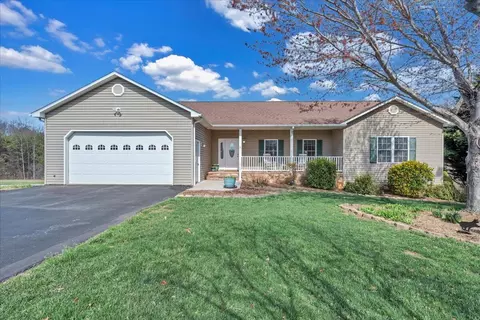 1410 Savanna Hills Dr, Moneta, VA 24121