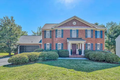 6120 Sandhurst Dr, Roanoke, VA 24018