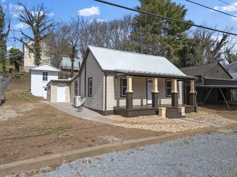 446 Tinker Ave, Vinton, VA 24179 photo 2