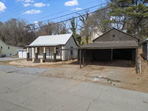 446 Tinker Ave, Vinton, VA 24179 photo 3
