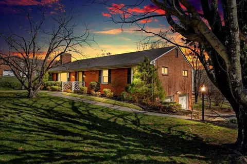 4136 Mud Lick Rd SW, Roanoke, VA 24018