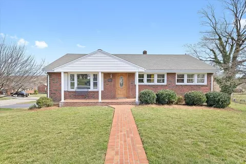 906 Glenmore Dr, Salem, VA 24153