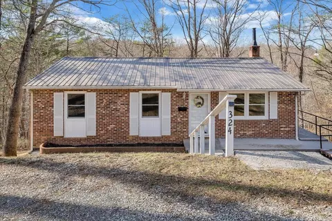 324 Longview Ct, Pulaski, VA 24301