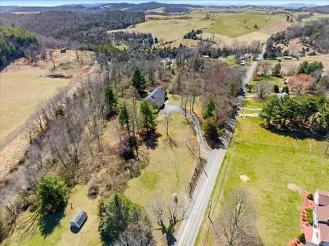 View/Area - 4030 Old Baltimore Rd, Draper, VA 24324 photo 6 of 13