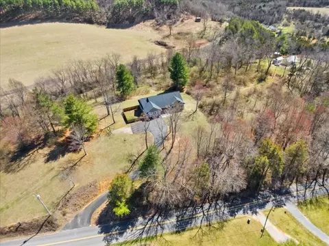 View/Area - 4030 Old Baltimore Rd, Draper, VA 24324 photo 2 of 13