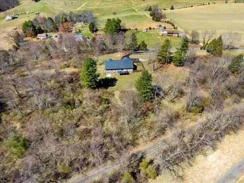 View/Area - 4030 Old Baltimore Rd, Draper, VA 24324 photo 4 of 13