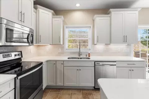 Kitchen - 4030 Old Baltimore Rd, Draper, VA 24324 photo 6 of 8