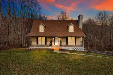 137 Wildwood Dr, Blue Ridge, VA 24064