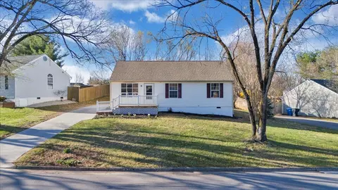 3350 Springtree Dr NE, Roanoke, VA 24012