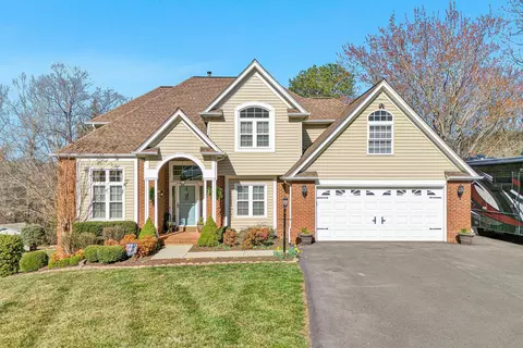 633 Winesap Rd, Roanoke, VA 24019